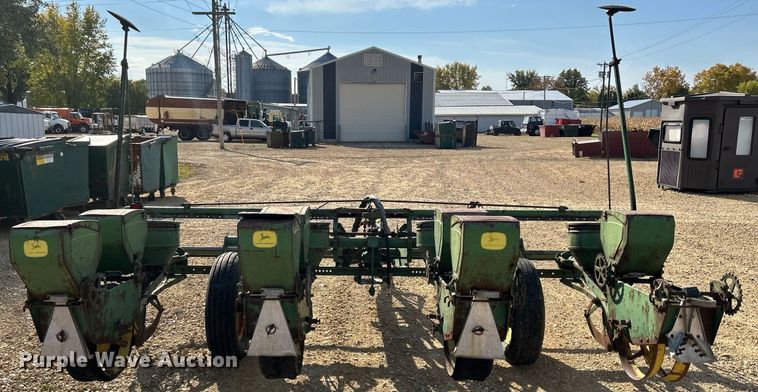 image for item DQ1007 John Deere 495A  planter