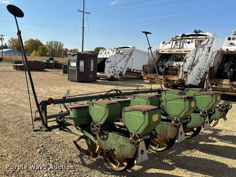 image for item DQ1007 John Deere 495A  planter