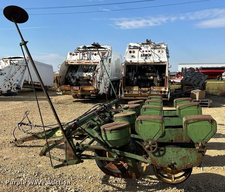 image for item DQ1007 John Deere 495A  planter