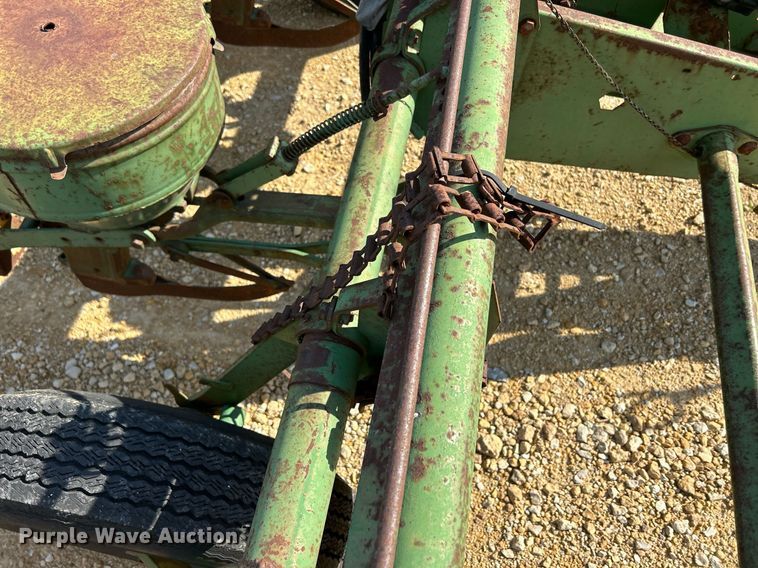 image for item DQ1007 John Deere 495A  planter