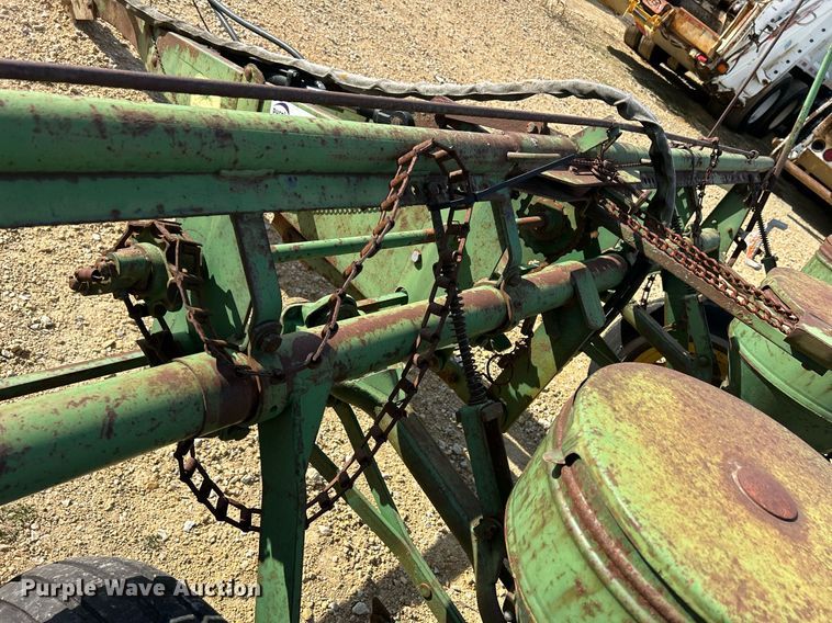 image for item DQ1007 John Deere 495A  planter