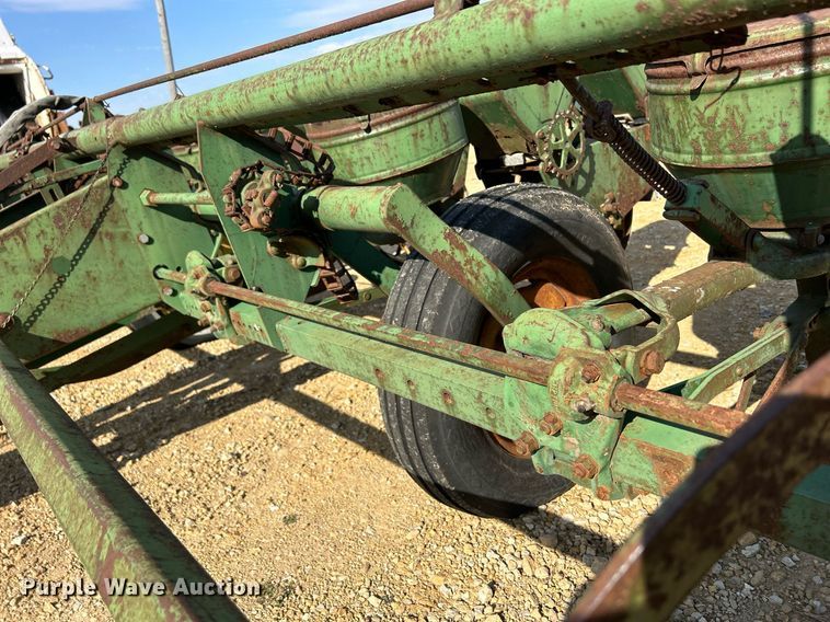 image for item DQ1007 John Deere 495A  planter
