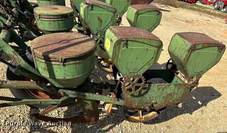 image for item DQ1007 John Deere 495A  planter