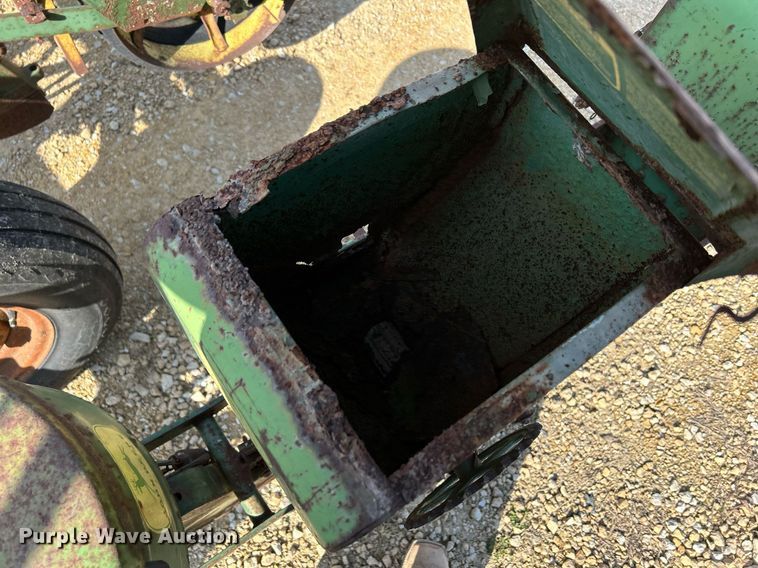 image for item DQ1007 John Deere 495A  planter