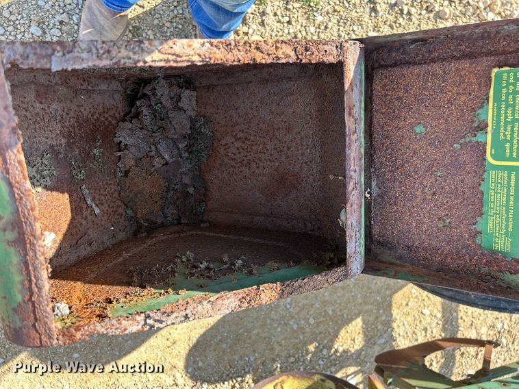 image for item DQ1007 John Deere 495A  planter