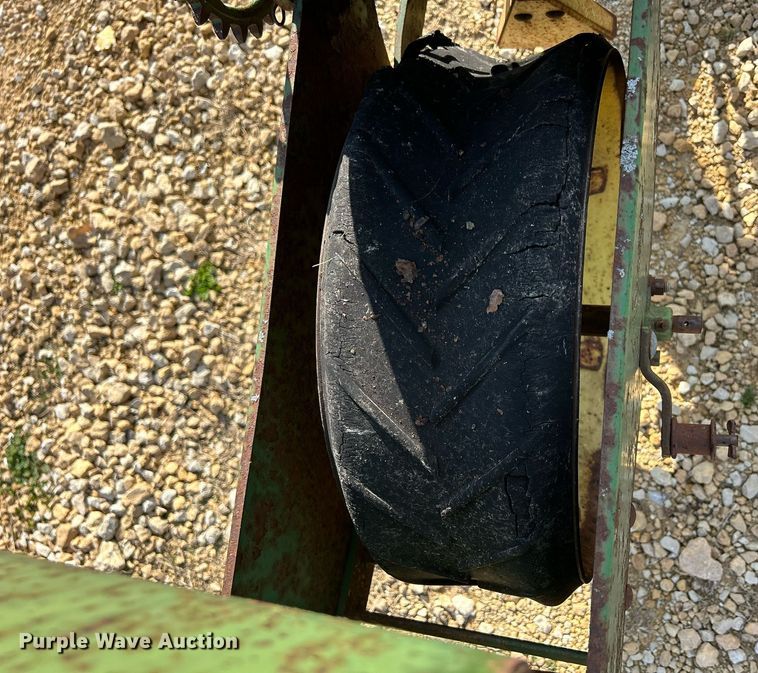 image for item DQ1007 John Deere 495A  planter