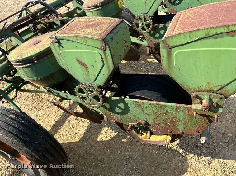 image for item DQ1007 John Deere 495A  planter