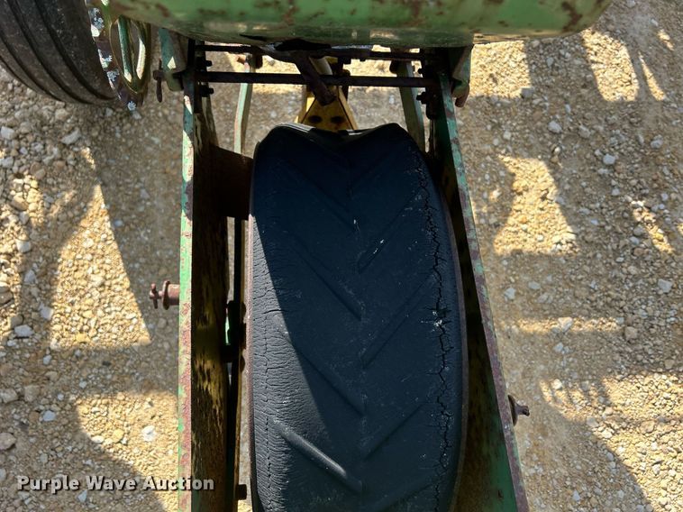 image for item DQ1007 John Deere 495A  planter