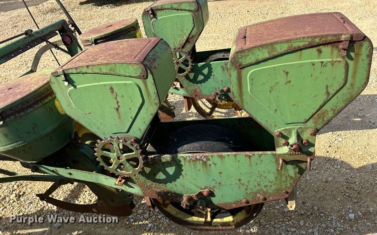 image for item DQ1007 John Deere 495A  planter
