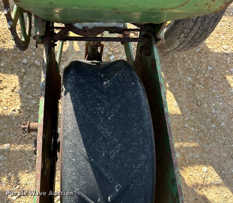 image for item DQ1007 John Deere 495A  planter