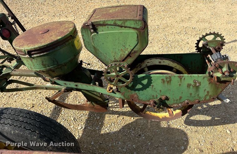 image for item DQ1007 John Deere 495A  planter