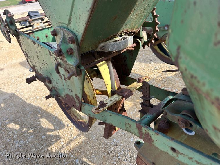 image for item DQ1007 John Deere 495A  planter