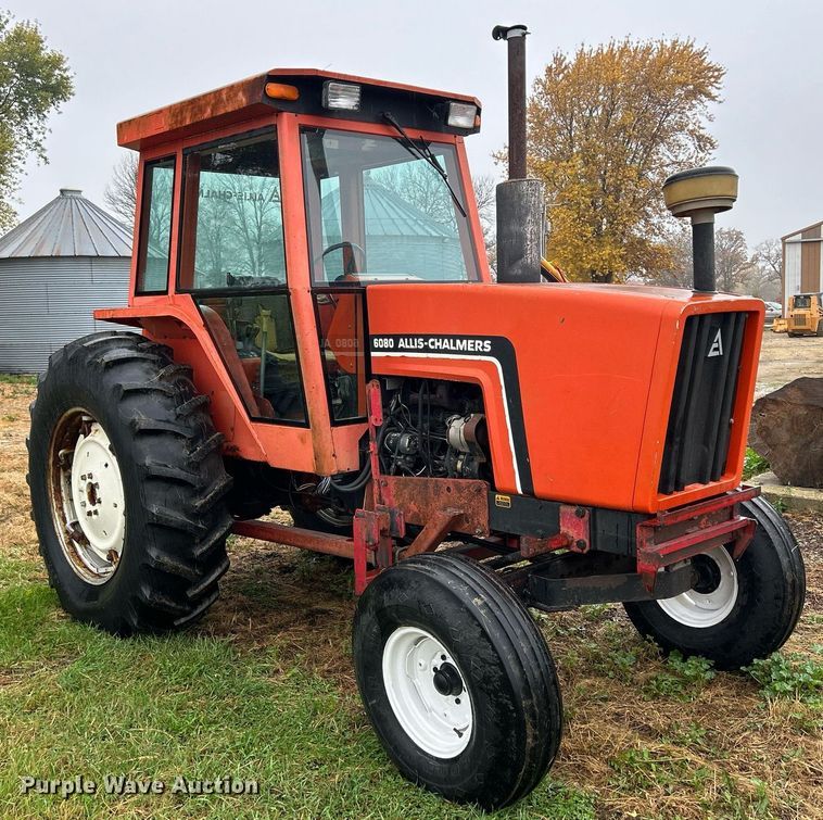 image for item DQ1016 1982 Allis-Chalmers 6080  tractor