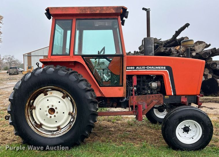 image for item DQ1016 1982 Allis-Chalmers 6080  tractor