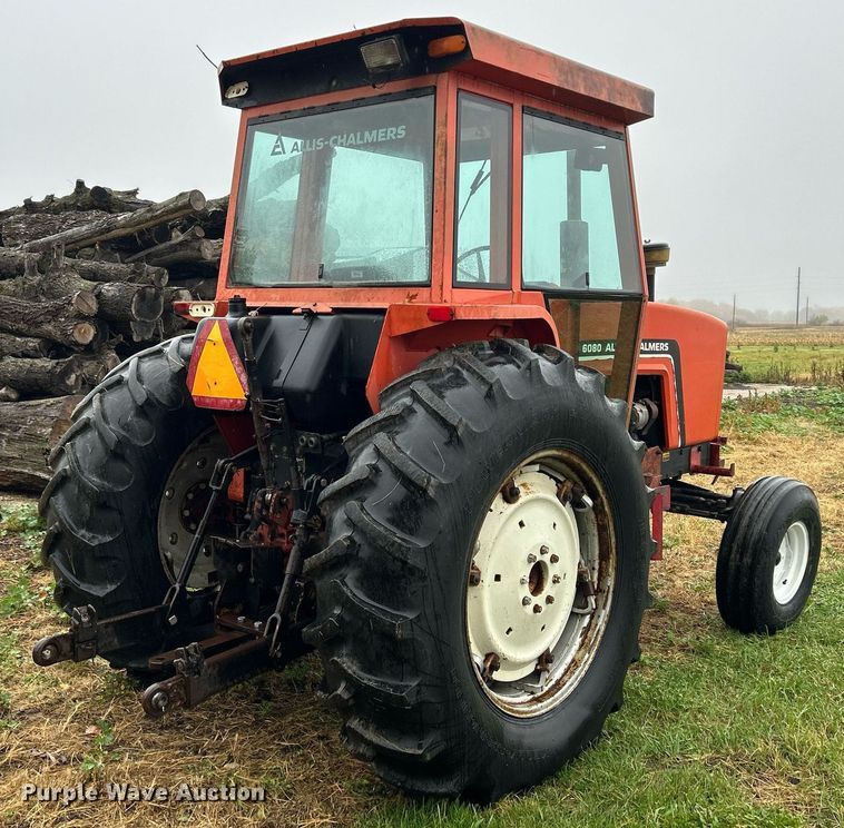 image for item DQ1016 1982 Allis-Chalmers 6080  tractor
