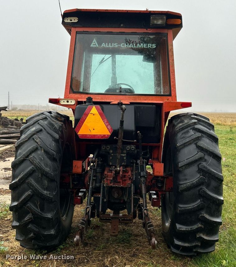 image for item DQ1016 1982 Allis-Chalmers 6080  tractor