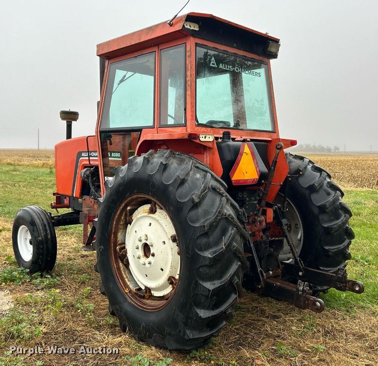 image for item DQ1016 1982 Allis-Chalmers 6080  tractor