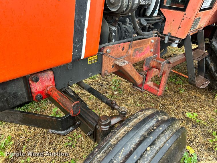 image for item DQ1016 1982 Allis-Chalmers 6080  tractor