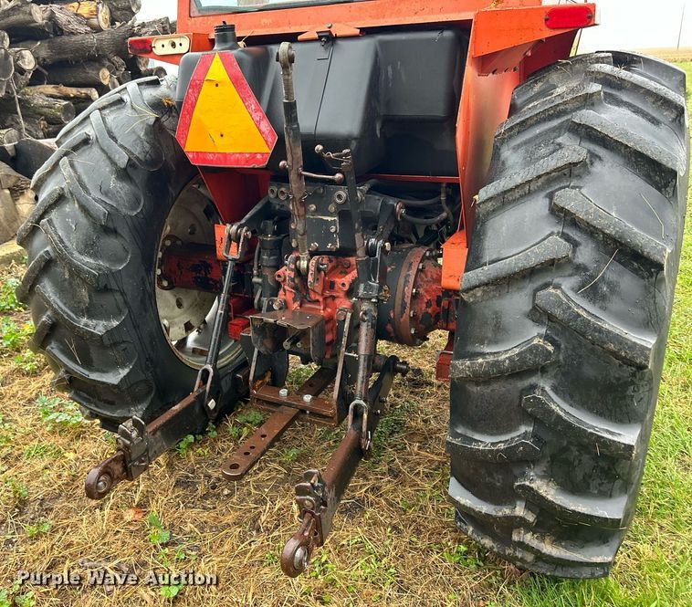 image for item DQ1016 1982 Allis-Chalmers 6080  tractor