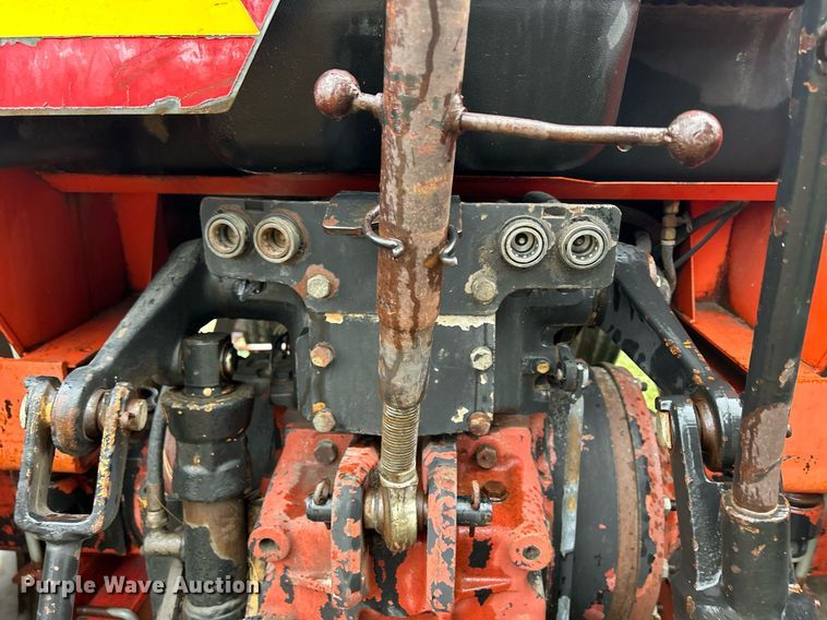 image for item DQ1016 1982 Allis-Chalmers 6080  tractor