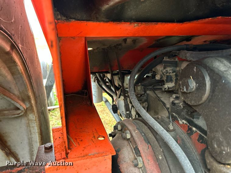 image for item DQ1016 1982 Allis-Chalmers 6080  tractor