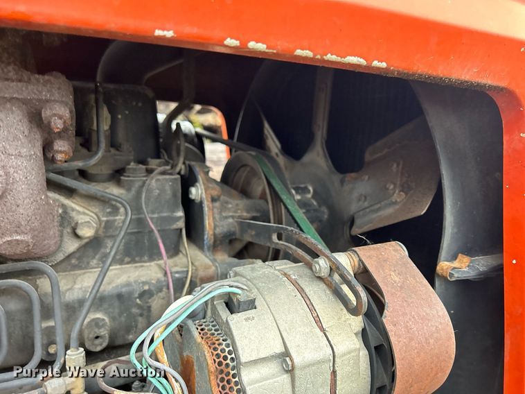 image for item DQ1016 1982 Allis-Chalmers 6080  tractor