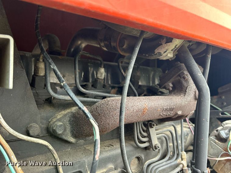 image for item DQ1016 1982 Allis-Chalmers 6080  tractor