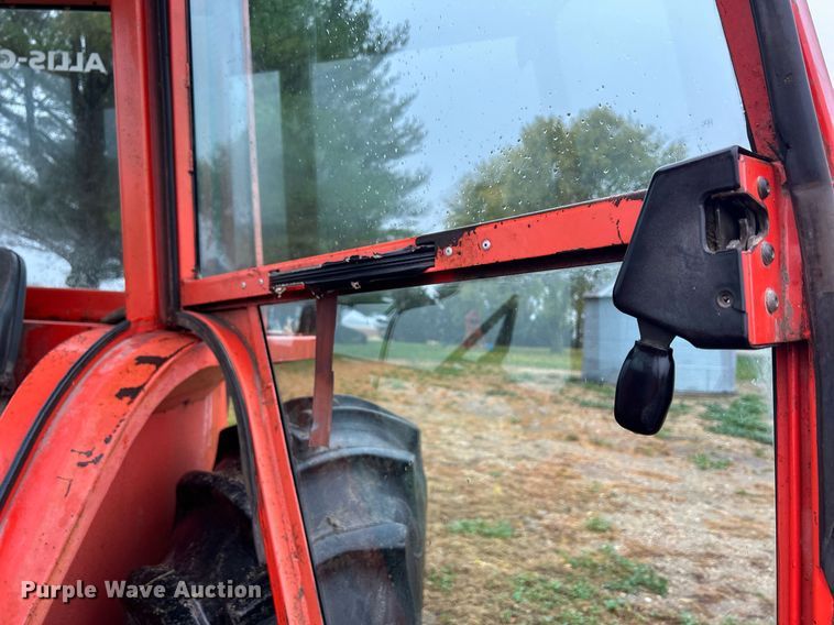 image for item DQ1016 1982 Allis-Chalmers 6080  tractor