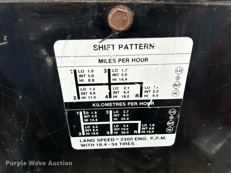 image for item DQ1016 1982 Allis-Chalmers 6080  tractor