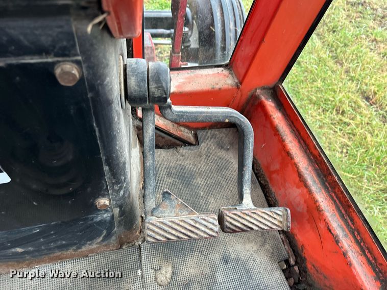 image for item DQ1016 1982 Allis-Chalmers 6080  tractor