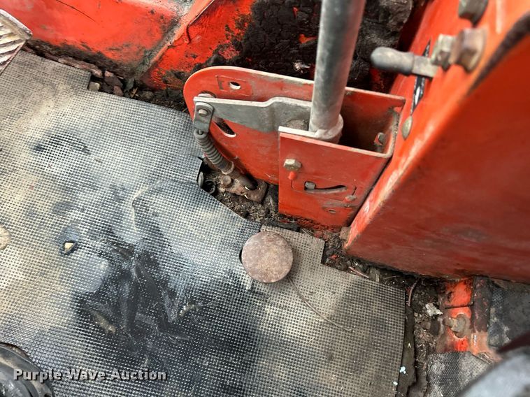 image for item DQ1016 1982 Allis-Chalmers 6080  tractor