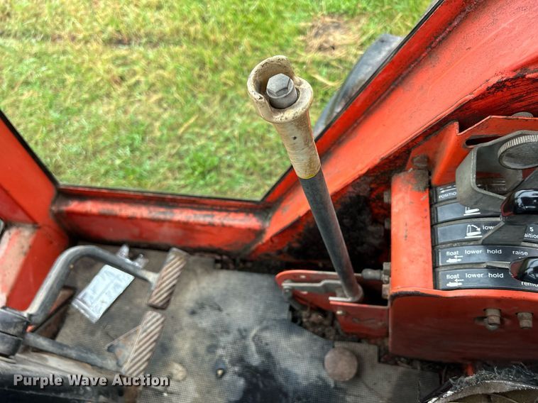 image for item DQ1016 1982 Allis-Chalmers 6080  tractor