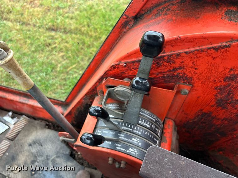 image for item DQ1016 1982 Allis-Chalmers 6080  tractor