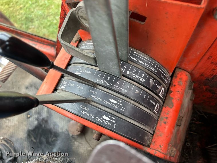 image for item DQ1016 1982 Allis-Chalmers 6080  tractor