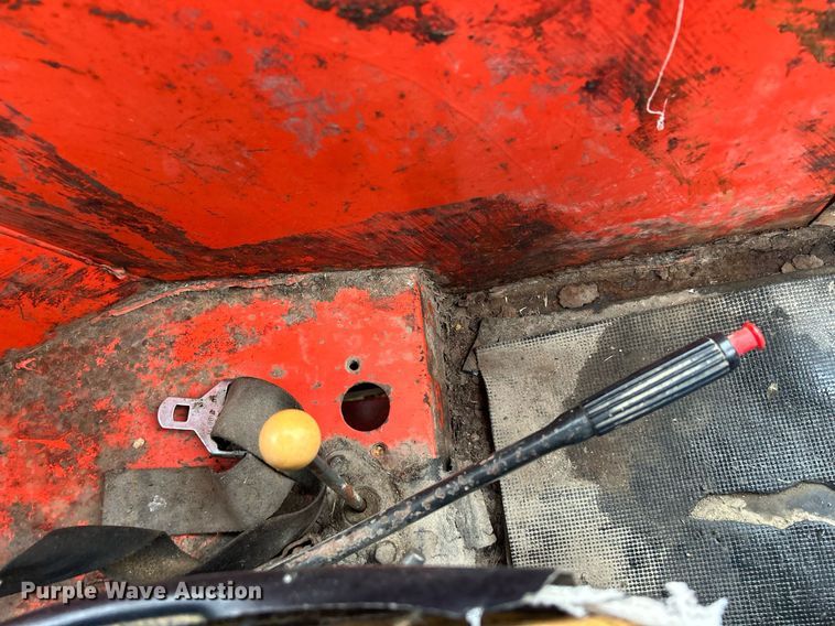 image for item DQ1016 1982 Allis-Chalmers 6080  tractor