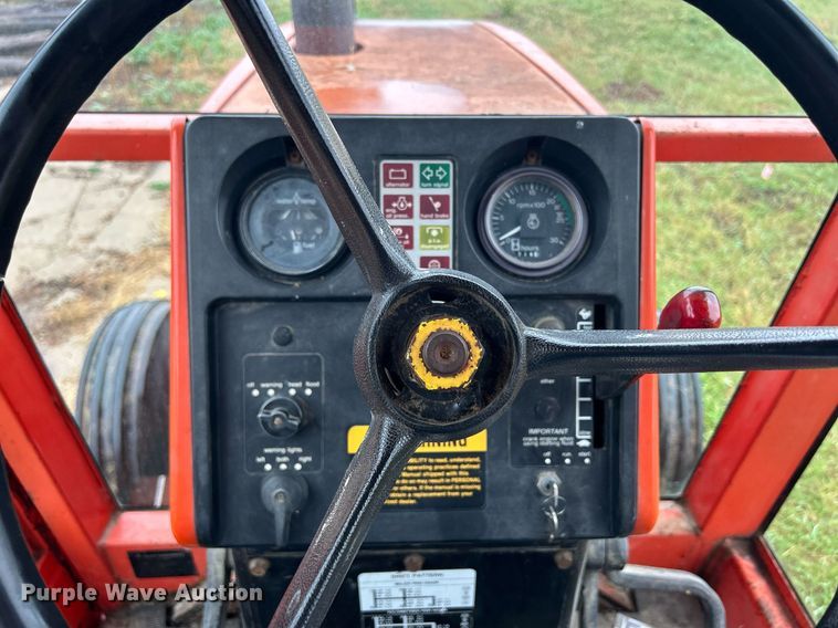 image for item DQ1016 1982 Allis-Chalmers 6080  tractor