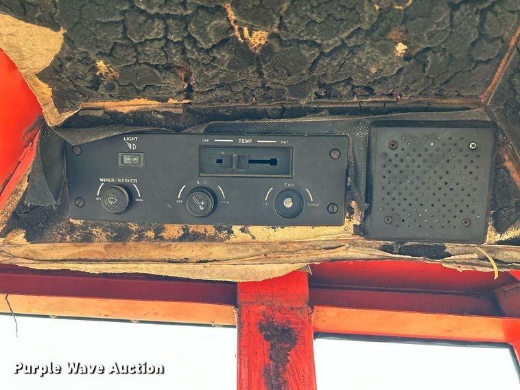 image for item DQ1016 1982 Allis-Chalmers 6080  tractor