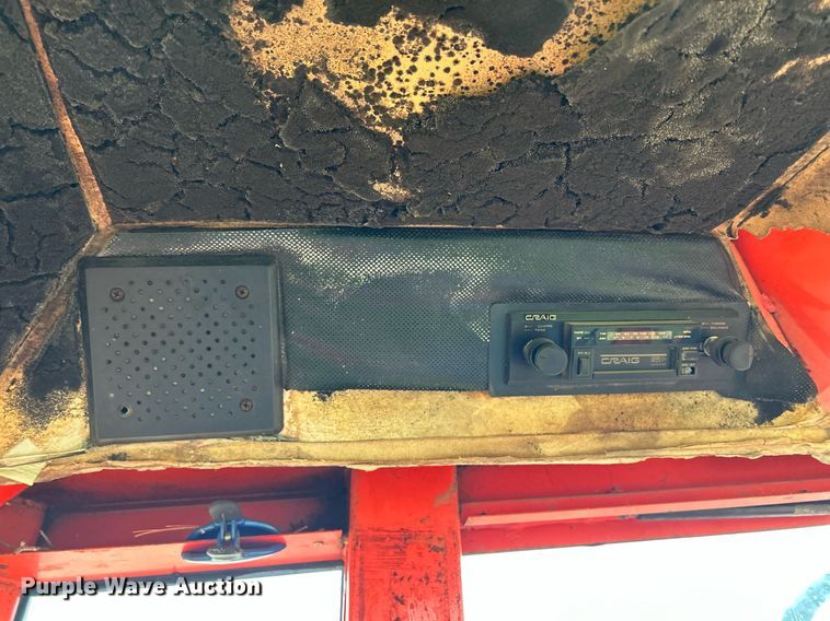 image for item DQ1016 1982 Allis-Chalmers 6080  tractor