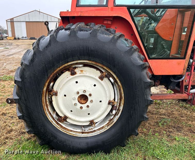 image for item DQ1016 1982 Allis-Chalmers 6080  tractor