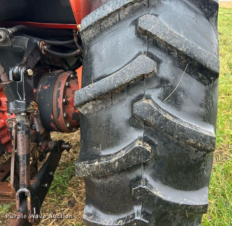 image for item DQ1016 1982 Allis-Chalmers 6080  tractor