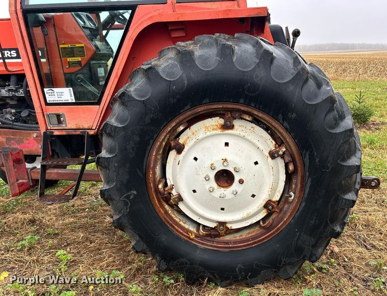image for item DQ1016 1982 Allis-Chalmers 6080  tractor