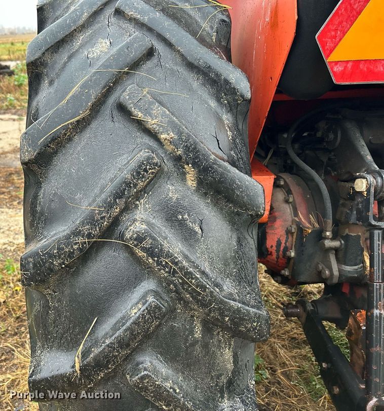 image for item DQ1016 1982 Allis-Chalmers 6080  tractor