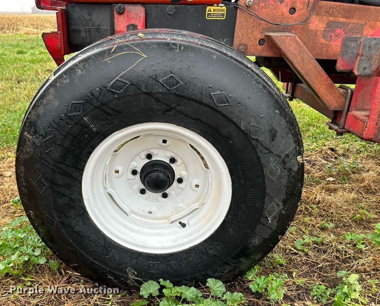 image for item DQ1016 1982 Allis-Chalmers 6080  tractor