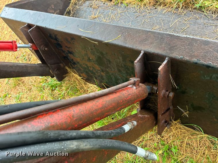 image for item DQ1016 1982 Allis-Chalmers 6080  tractor