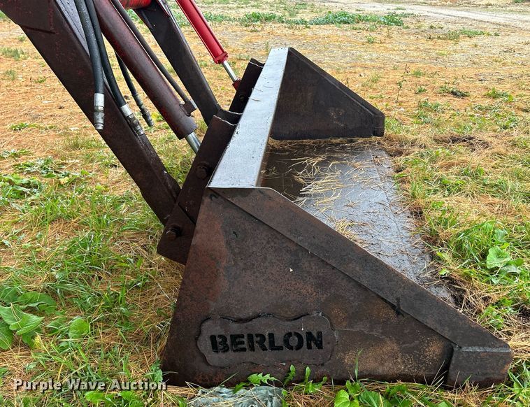 image for item DQ1016 1982 Allis-Chalmers 6080  tractor