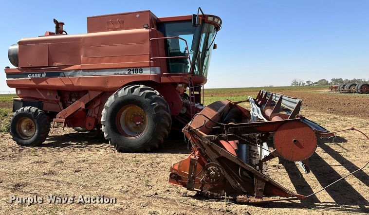image for item DQ1461 1997 Case IH 2188  combine