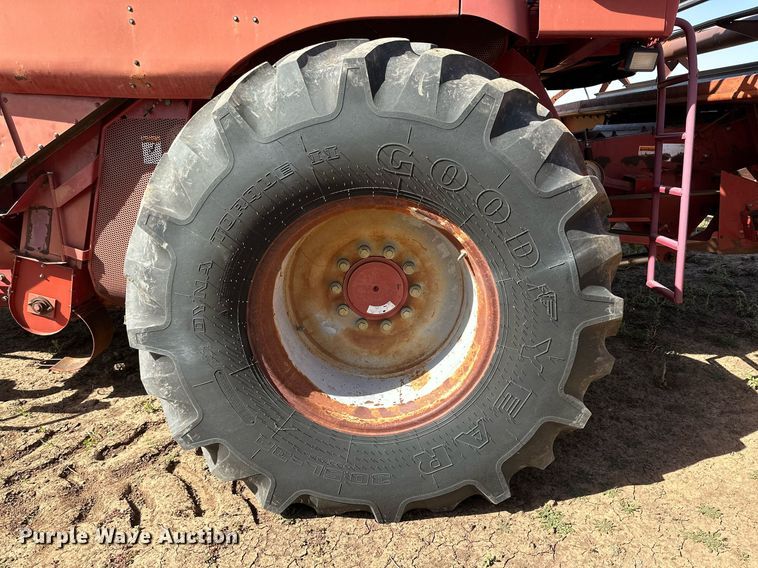 image for item DQ1461 1997 Case IH 2188  combine