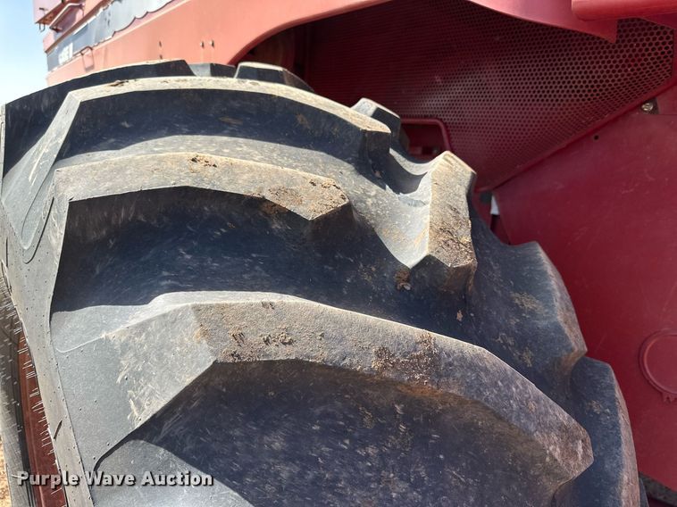image for item DQ1461 1997 Case IH 2188  combine
