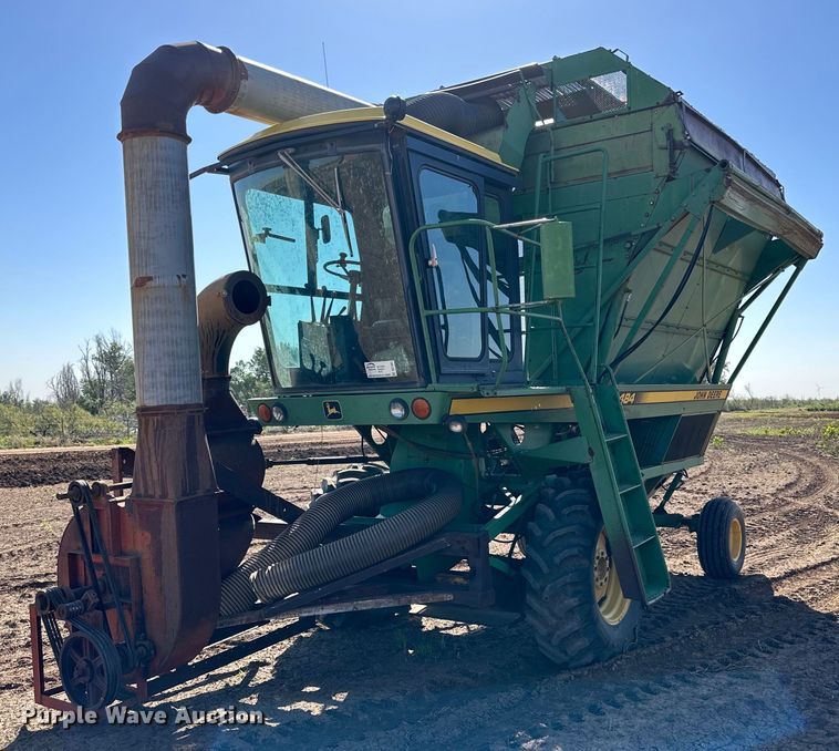 image for item DQ1462 John Deere 484  cotton picker