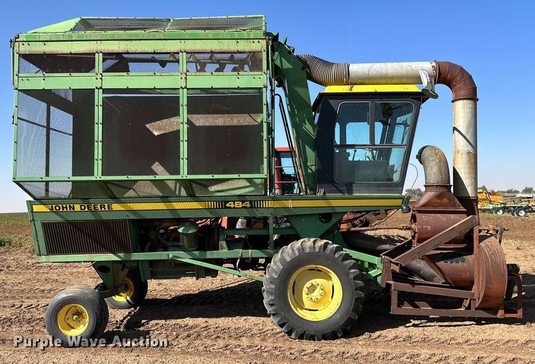 image for item DQ1462 John Deere 484  cotton picker